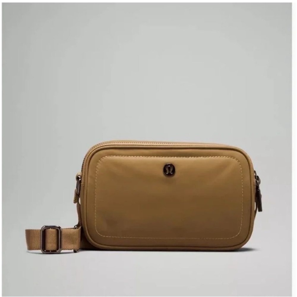 Lululemon Crossbody Camera Bag 2L - Artifact